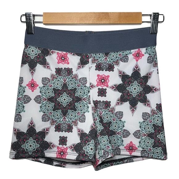Onzie Flow Bike Shorts Color: Boho Love Print Woman's size Small/medium #285 - Picture 5 of 15